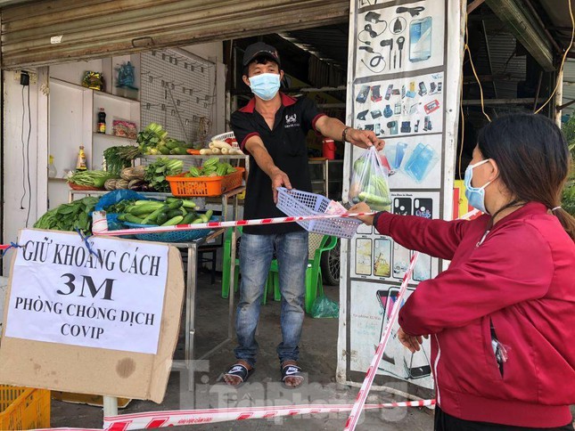 Áp dụng sai Chỉ thị, nhiều nơi ở Bình Dương cấm cả cơ sở kinh doanh thiết yếu - Ảnh 2.