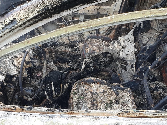 Lộ nguy&ecirc;n nh&acirc;n vụ bộ xương người trong xe taxi ch&aacute;y trơ khung - Ảnh 2.