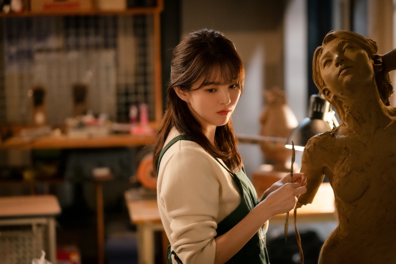 Netizen đ&agrave;o mộ ảnh Han So Hee thời h&uacute;t thuốc, xăm trổ: Ngầu thế n&agrave;y th&igrave; trai hư ngủ dạo Nevertheless b&oacute; tay rồi! - Ảnh 1.