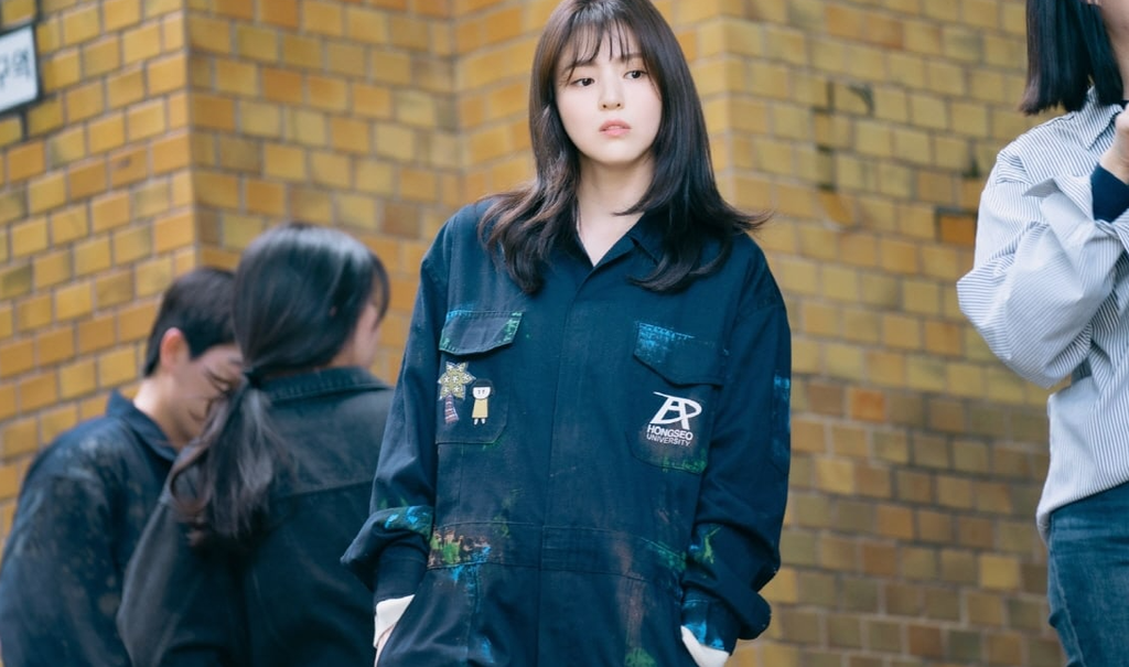 Netizen đ&agrave;o mộ ảnh Han So Hee thời h&uacute;t thuốc, xăm trổ: Ngầu thế n&agrave;y th&igrave; trai hư ngủ dạo Nevertheless b&oacute; tay rồi! - Ảnh 2.