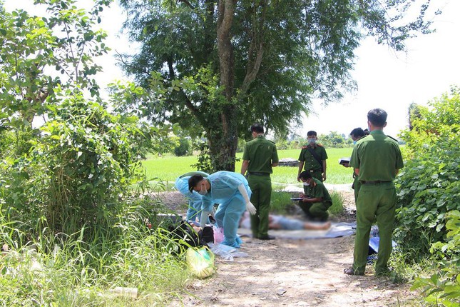 Một người đàn ông chết bất thường cạnh nhà máy rác, thi thể có nhiều vết đâm - Ảnh 2.