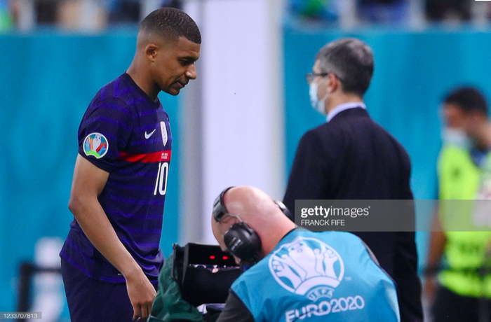 Tóm tắt nhanh trận cầu kinh điển Pháp 3-3 Thụy Sĩ (luân lưu 4-5) cho những ai bỏ lỡ - Ảnh 13. Tóm tắt nhanh trận cầu kinh điển Pháp 3-3 Thụy Sĩ (luân lưu 4-5) cho những ai bỏ lỡ - Ảnh 13.