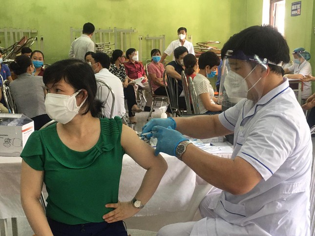 Kiến nghị Chính phủ ưu tiên tiêm vắc xin cho người bán hàng tại siêu thị, chợ truyền thống - Ảnh 1.