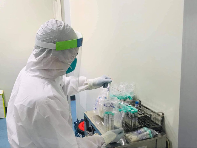 Ph&ograve;ng kiệt sức, ngất xỉu do say nắng, say n&oacute;ng cho nh&acirc;n vi&ecirc;n y tế chống dịch: Chuy&ecirc;n gia hiến kế 5 giải ph&aacute;p khi mặc bảo hộ - Ảnh 3.