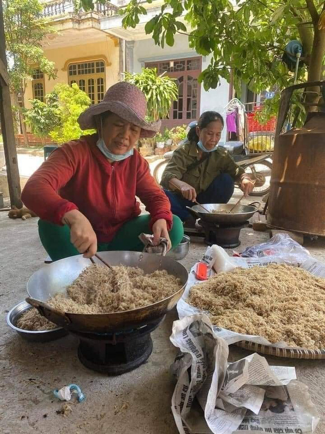 TIN VUI CHỐNG COVID 4/6: Em chưa có người yêu và lời HẸN CƯỚI tuyệt hảo bằng thơ - Ảnh 3.