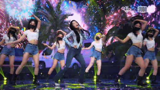 Thất vọng toàn tập với sân khấu debut của Joy (Red Velvet): Outfit phèn, hát nhép giả trân xem mà tức! - Ảnh 3.