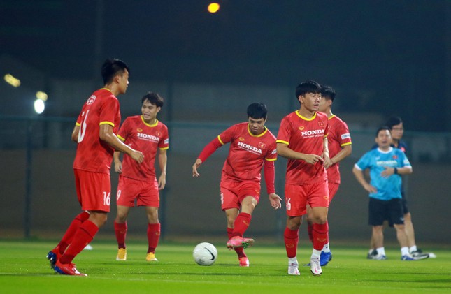 Tuyển thủ Việt Nam th&iacute;ch nghi thời tiết khắc nghiệt ở UAE, sẵn s&agrave;ng đấu Indonesia - Ảnh 9.