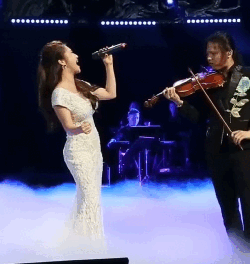 Hương Tr&agrave;m bắn high note qu&aacute; đỉnh, kh&aacute;n giả lo lắng cho sự run rẩy của nhạc c&ocirc;ng violin - Ảnh 2.