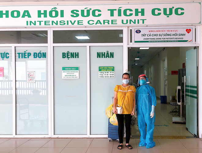 Sản phụ mắc Covid-19 trở về từ cửa tử: &ldquo;Ở đ&aacute;y vực, t&ocirc;i nghe th&eacute;t: Chuyển khoa. Mắt đen đặc, t&ocirc;i rơi v&agrave;o h&ocirc;n m&ecirc; rất s&acirc;u&rdquo; - Ảnh 2.