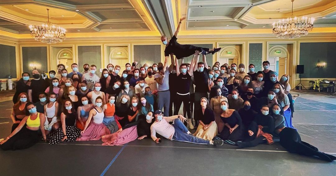 Enchanted phần 2 h&eacute; lộ ảnh hậu trường c&ocirc;ng phu, nội dung thảm họa cổ t&iacute;ch căng đứt d&acirc;y đ&agrave;n - Ảnh 2.