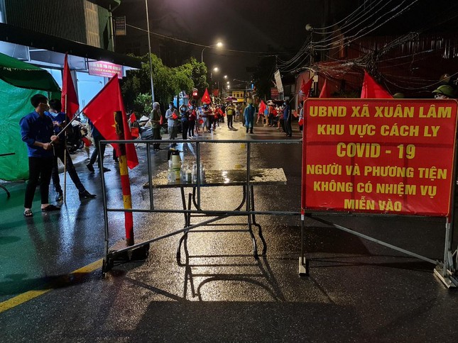 Người dân nhiều thôn ở điểm nóng Thuận Thành vỡ òa trong thời khắc kết thúc phong tỏa - Ảnh 2.