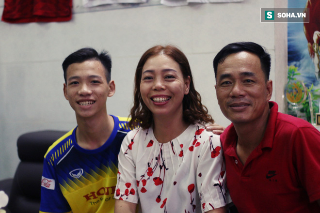 Bố Tiến Linh tiết lộ cuộc gọi và lời hứa đặc biệt của con trai trước trận Việt Nam - Indonesia - Ảnh 2.