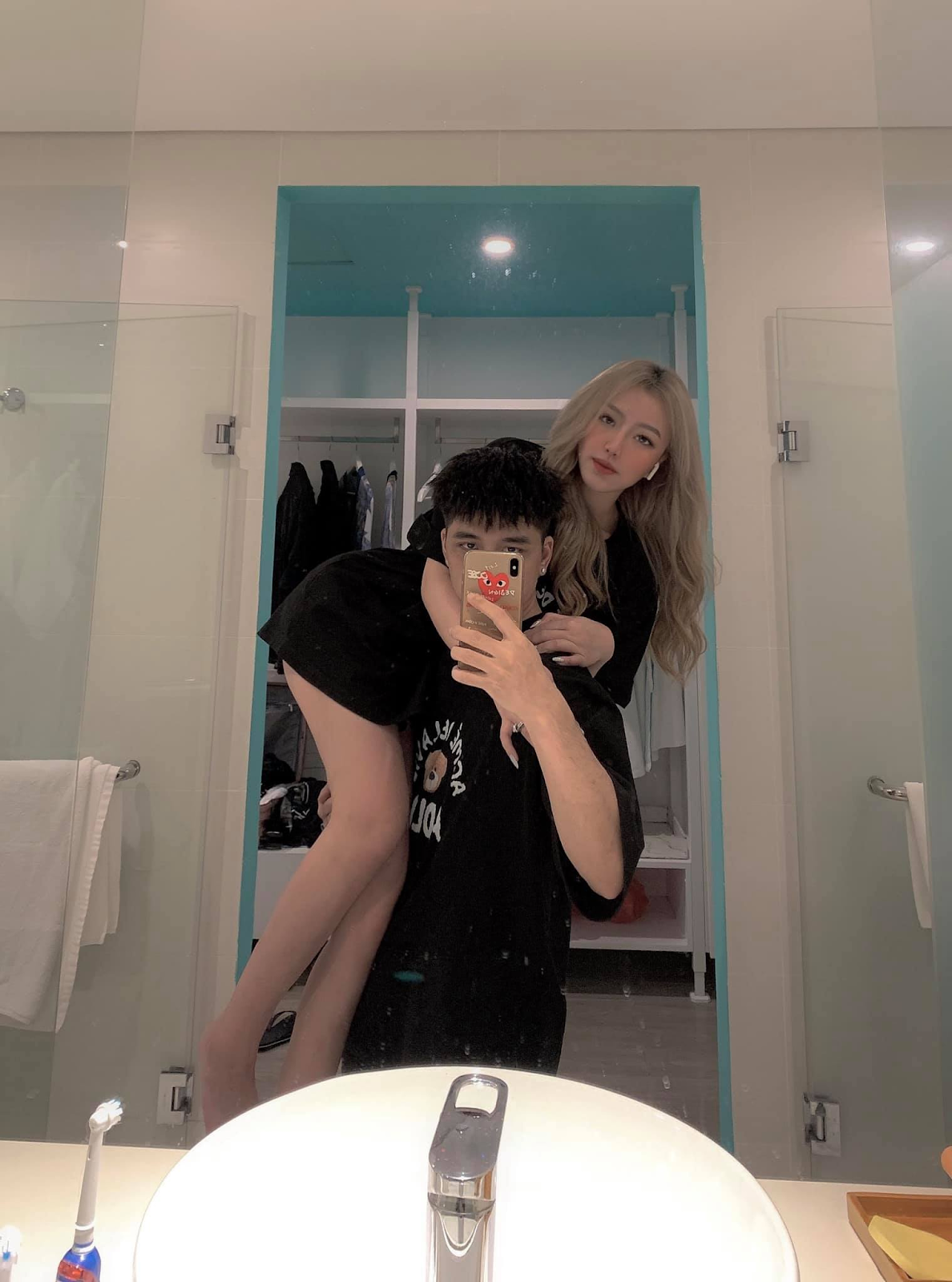 Soi style chụp ảnh cặp đôi của bang hội Refund Gaming, trùm cuối xứng đáng chiếm trọn spotlight - Ảnh 1. Soi style chụp ảnh cặp đôi của bang hội Refund Gaming, trùm cuối xứng đáng chiếm trọn spotlight - Ảnh 1.