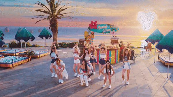 TWICE comeback với MV tươi s&aacute;ng đậm chất m&ugrave;a h&egrave;, visual l&ecirc;n hương c&ograve;n &acirc;m nhạc th&igrave; sao? - Ảnh 3.
