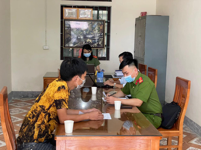 Bị bắt về đồn v&igrave; cố t&igrave;nh vượt chốt v&agrave;o khu vực phong tỏa dịch ở H&agrave; Tĩnh - Ảnh 3.
