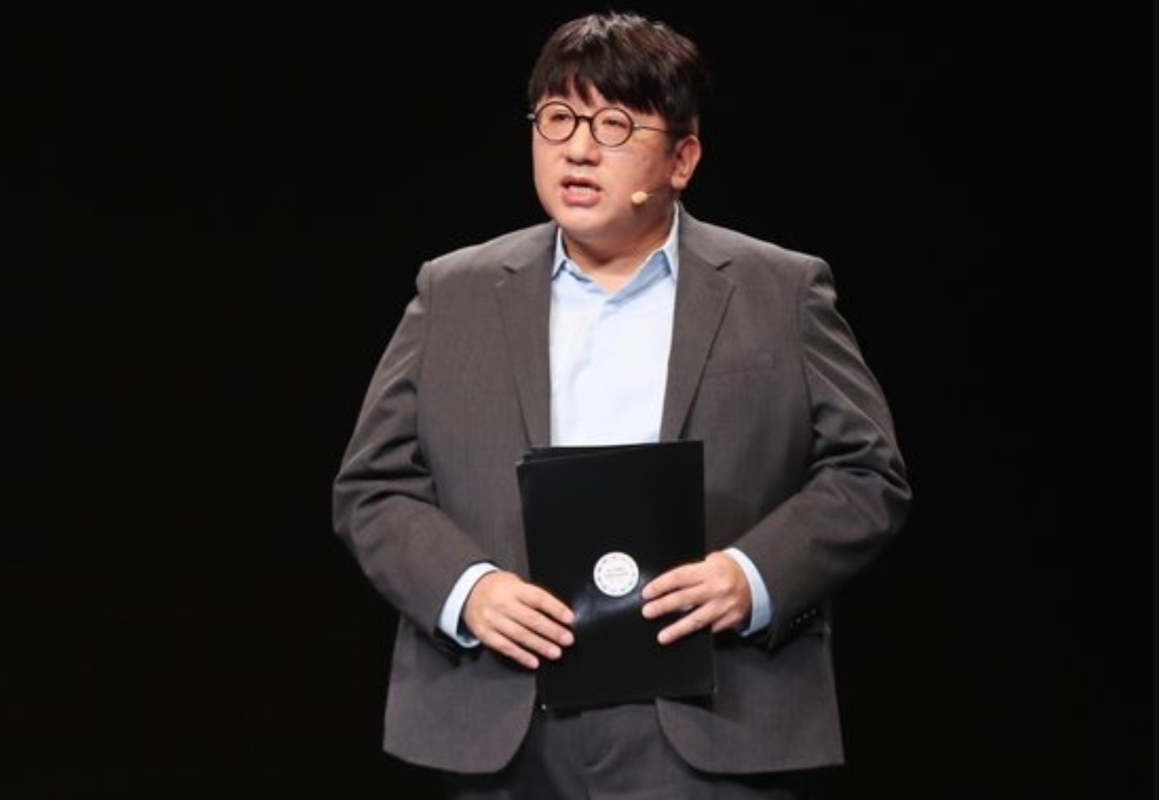 Bang Si Hyuk bất ngờ từ chức CEO của HYBE: người hoang mang khó hiểu, kẻ réo gọi tên thành viên BTS lên thay - Ảnh 5. Bang Si Hyuk bất ngờ từ chức CEO của HYBE: người hoang mang khó hiểu, kẻ réo gọi tên thành viên BTS lên thay - Ảnh 5.