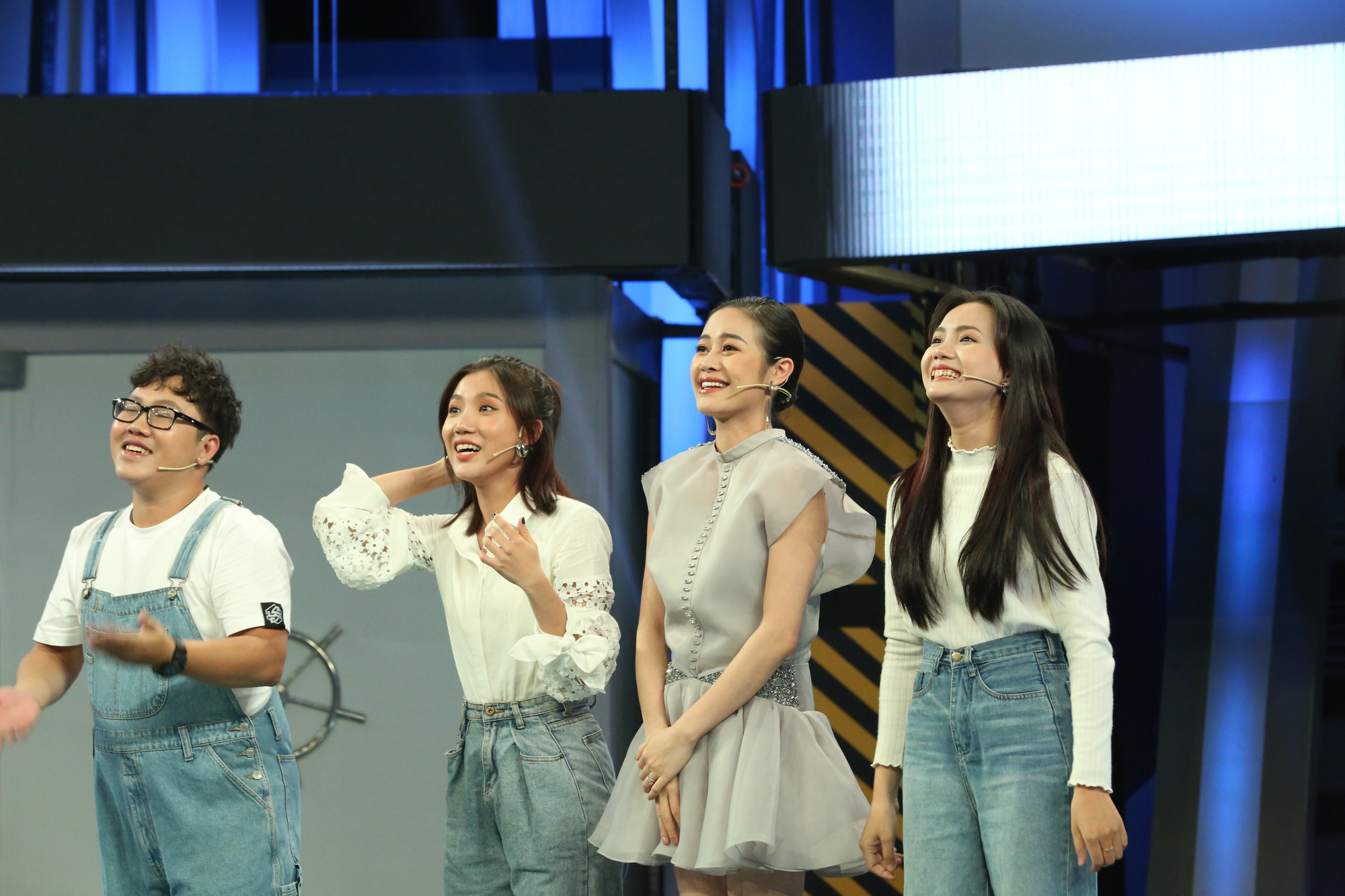 MC Phí Linh tiết lộ cuộc sống hôn nhân: Không giữ tiền của chồng, vẫn nắm tay và hôn nhau mỗi sáng - Ảnh 2. MC Phí Linh tiết lộ cuộc sống hôn nhân: Không giữ tiền của chồng, vẫn nắm tay và hôn nhau mỗi sáng - Ảnh 2.