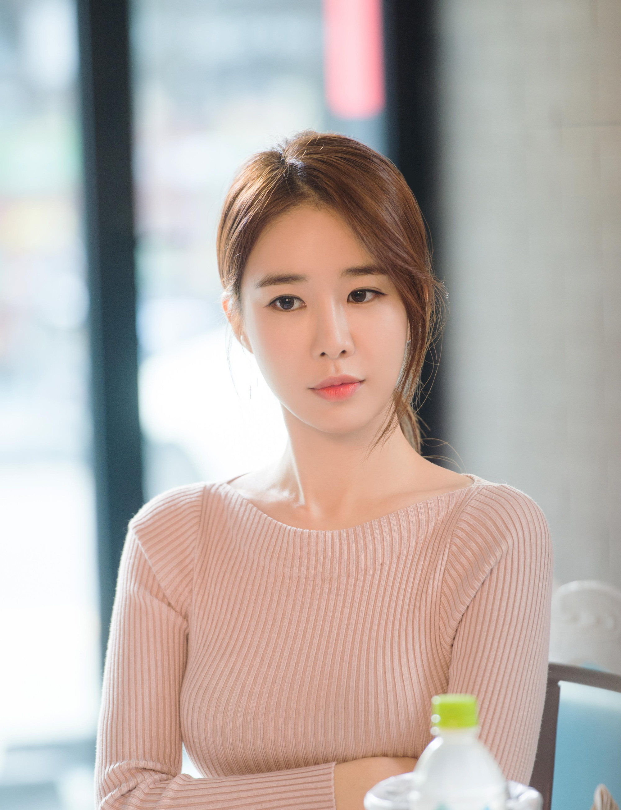 Yoo In Na lộ diện khác quá sau 6 năm làm mưa làm gió với Goblin, phần