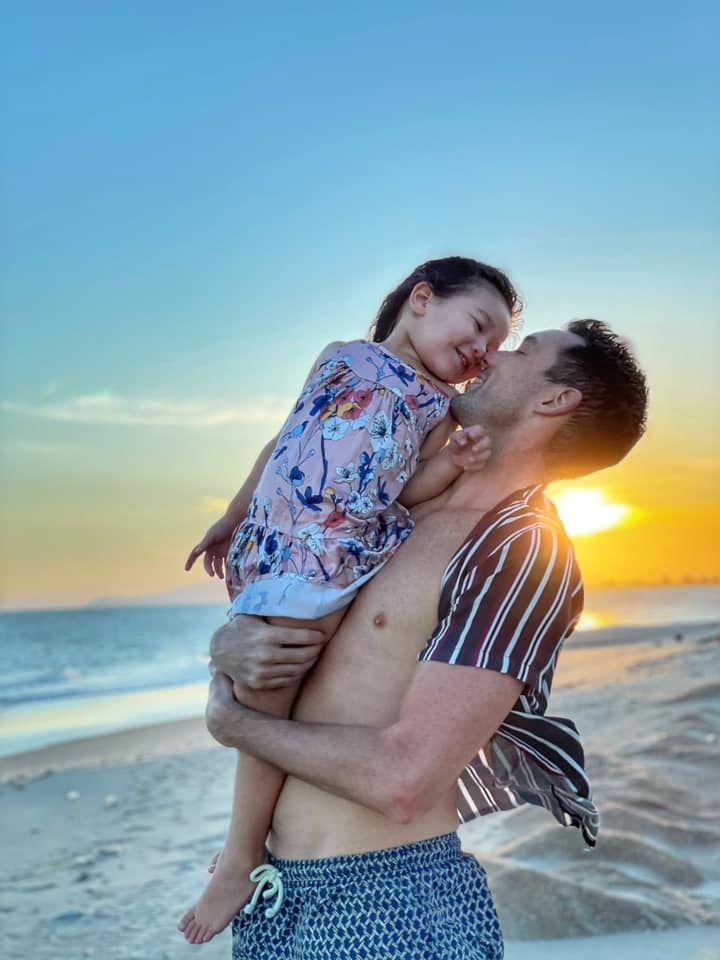 2 chị em ruột Vbiz lấy chồng T&acirc;y: Chồng H&agrave; Anh c&oacute; ngoại h&igrave;nh ấn tượng, ai ngờ xem pro5 của cậu em rể c&ograve;n bất ngờ hơn? - Ảnh 8.