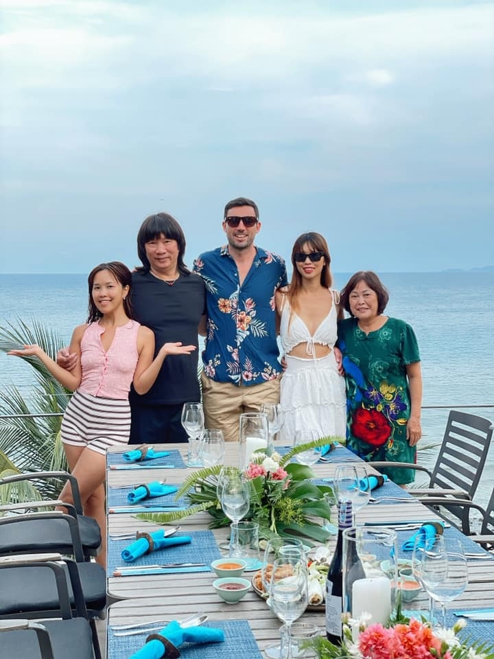 2 chị em ruột Vbiz lấy chồng T&acirc;y: Chồng H&agrave; Anh c&oacute; ngoại h&igrave;nh ấn tượng, ai ngờ xem pro5 của cậu em rể c&ograve;n bất ngờ hơn? - Ảnh 9.