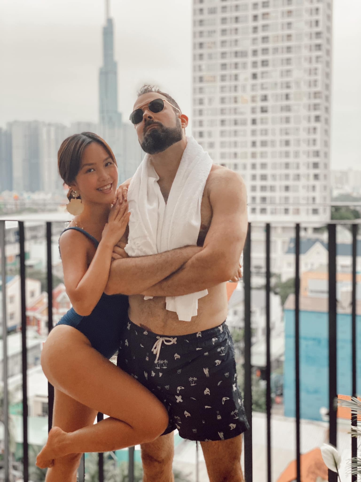 2 chị em ruột Vbiz lấy chồng T&acirc;y: Chồng H&agrave; Anh c&oacute; ngoại h&igrave;nh ấn tượng, ai ngờ xem pro5 của cậu em rể c&ograve;n bất ngờ hơn? - Ảnh 13.