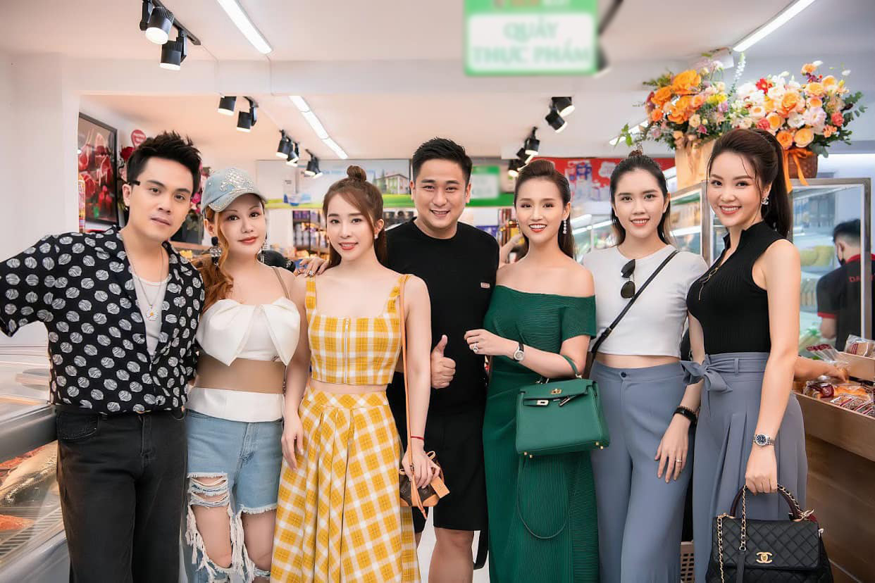 Cá sấu chúa Quỳnh Nga hiếm lắm mới hội ngộ chàng IT Minh Tiệp sau 12 năm, nhưng netizen chỉ chăm chăm ship với Việt Anh - Ảnh 3. Cá sấu chúa Quỳnh Nga hiếm lắm mới hội ngộ chàng IT Minh Tiệp sau 12 năm, nhưng netizen chỉ chăm chăm ship với Việt Anh - Ảnh 3.