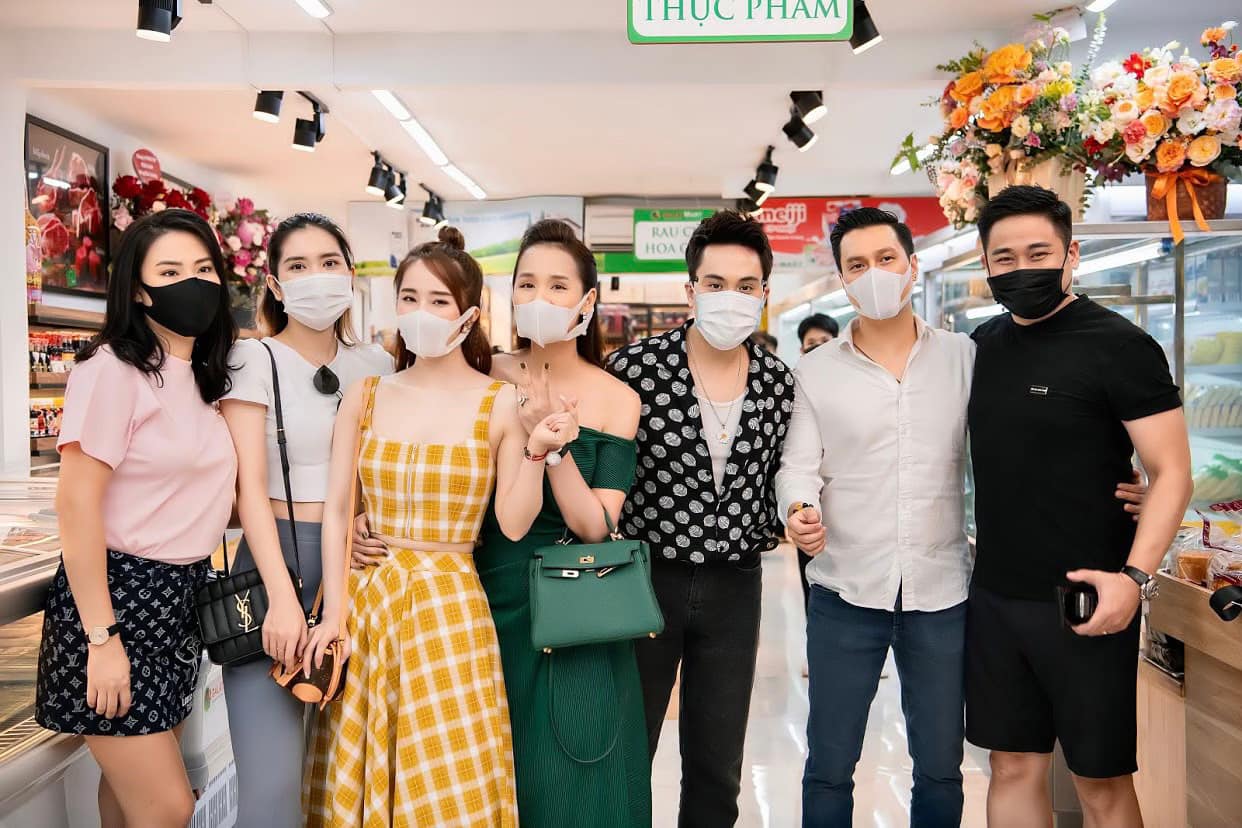 Cá sấu chúa Quỳnh Nga hiếm lắm mới hội ngộ chàng IT Minh Tiệp sau 12 năm, nhưng netizen chỉ chăm chăm ship với Việt Anh - Ảnh 5. Cá sấu chúa Quỳnh Nga hiếm lắm mới hội ngộ chàng IT Minh Tiệp sau 12 năm, nhưng netizen chỉ chăm chăm ship với Việt Anh - Ảnh 5.