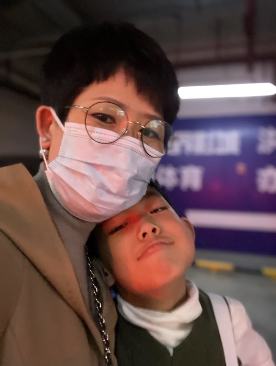 Trẻ chăm con, già trông cháu và nỗi lòng chìm nổi của những ông bà được cháu mất tự do khi bỏ quê lên phố - Ảnh 1. Trẻ chăm con, già trông cháu và nỗi lòng chìm nổi của những ông bà được cháu mất tự do khi bỏ quê lên phố - Ảnh 1.