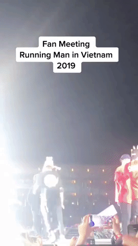 Clip hiếm: Lee Kwang Soo - Jeon So Min và dàn sao Running Man quẩy cực đáng yêu trong buổi fan meeting ở Việt Nam - Ảnh 5.