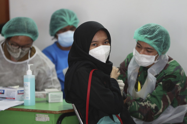 Gần một nửa d&acirc;n số Jakarta mắc COVID-19 - Ảnh 1.