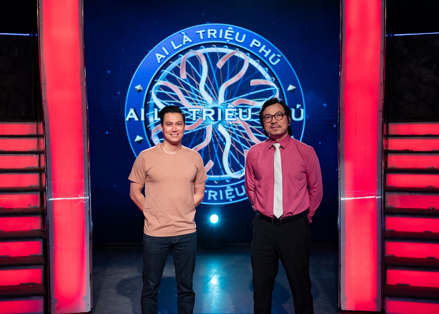 Khán giả ngỡ ngàng khi biết Việt Anh và Giáo sư Xoay bằng tuổi nhau, người trong cuộc phát biểu gì? - Ảnh 1. Khán giả ngỡ ngàng khi biết Việt Anh và Giáo sư Xoay bằng tuổi nhau, người trong cuộc phát biểu gì? - Ảnh 1.