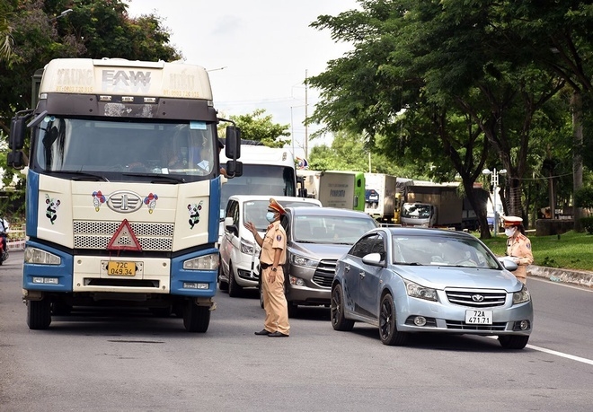 Diễn biến dịch sáng 15/7:  Thêm 801 ca mắc mới; 13 nhân viên y tế ở Đồng Nai dương tính SARS-CoV-2 - Ảnh 1.