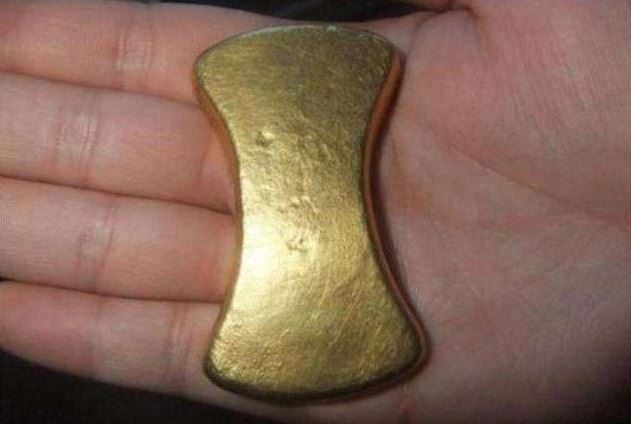 Cô gái đem khúc xương vàng đi thẩm định, nói rằng đó là của hồi môn từ bà ngoại - Chuyên gia: Họ của bà bạn là gì? - Ảnh 3. Cô gái đem khúc xương vàng đi thẩm định, nói rằng đó là của hồi môn từ bà ngoại - Chuyên gia: Họ của bà bạn là gì? - Ảnh 3.