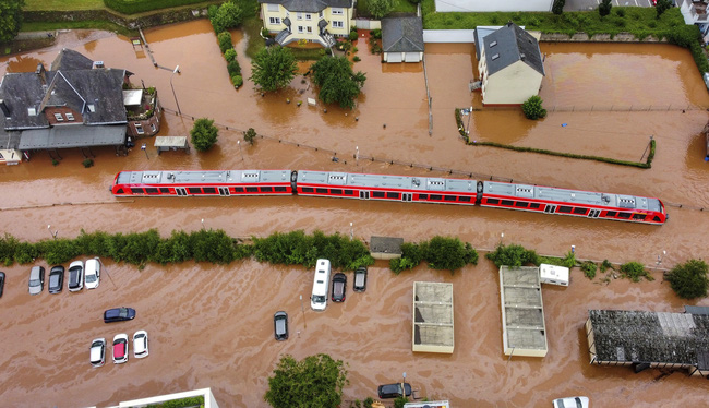 Ít nhất 60 người tử vong và hơn 70 người mất tích sau đợt mưa lớn chưa từng thấy ở Đức và Bỉ - Ảnh 1.