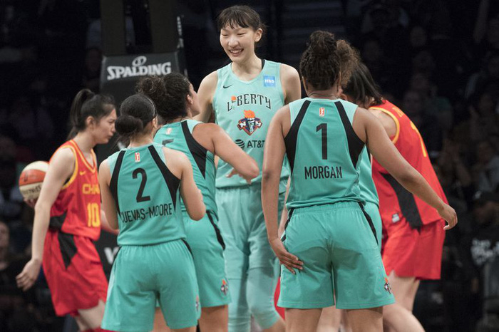 Quyết tâm giành vàng ở Olympic Tokyo 2020, tuyển bóng rổ nữ Trung Quốc mang tới đội hình khổng lồ - Ảnh 2.