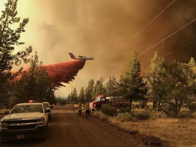 Cháy rừng bùng phát mạnh ở các bang miền Tây nước Mỹ, hàng nghìn ngôi nhà bị ảnh hưởng - Ảnh 5.