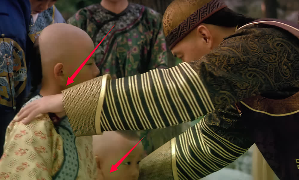 Ch&acirc;n Ho&agrave;n đ&atilde; bị ho&agrave;ng đế ph&aacute;t hiện ngoại t&igrave;nh từ l&acirc;u, bằng chứng t&iacute; tẹo c&oacute; tr&ecirc;n người đứa b&eacute; chứ đ&acirc;u! - Ảnh 5.