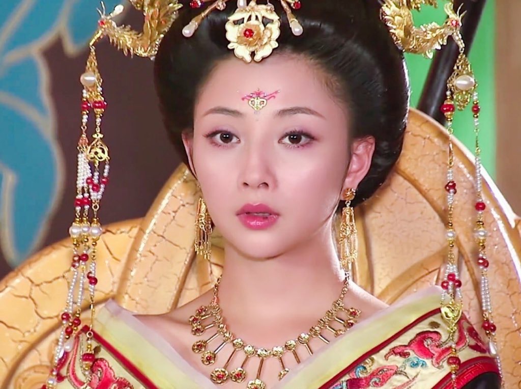 Dương quý phi xấu nhất lịch sử Hoa ngữ giờ nổ visual cực sốc, sự nghiệp copy Phạm Băng Băng nhưng ai hơn ai? - Ảnh 3. Dương quý phi xấu nhất lịch sử Hoa ngữ giờ nổ visual cực sốc, sự nghiệp copy Phạm Băng Băng nhưng ai hơn ai? - Ảnh 3.