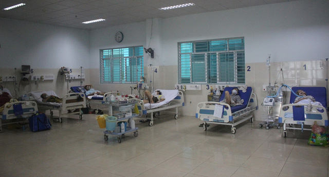 Mục sở thị những căn phòng điều trị bệnh nhân COVID-19 nặng, nguy kịch ở TP.HCM - Ảnh 4.