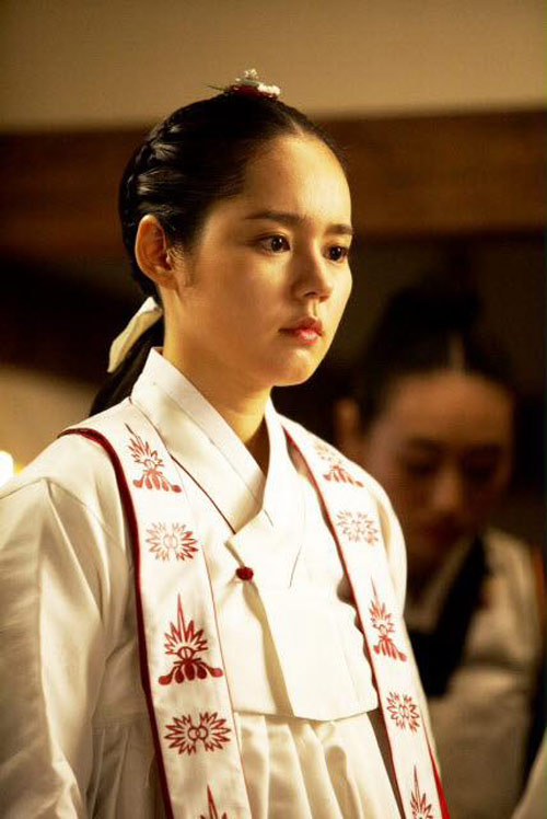 4 phù thủy xinh đẹp trên màn ảnh Hàn: Visual cực phẩm giúp mợ ngố Song Ji Hyo lấn át các đàn em - Ảnh 6.