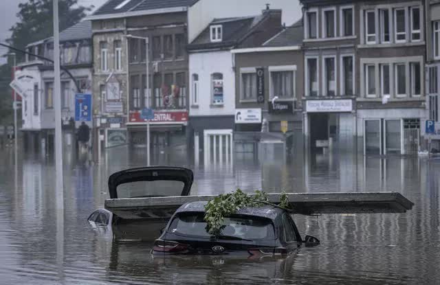 Số nạn nhân thiệt mạng vì trận mưa lũ chưa từng có ở châu Âu tăng lên ít nhất 190 người - Ảnh 2.