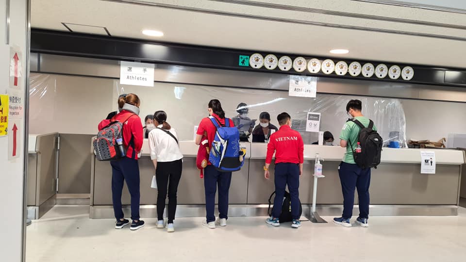 Đoàn thể thao Việt Nam đã tới Tokyo an toàn, tiến hành kiểm tra y tế trước khi nhập làng VĐV - Ảnh 4.