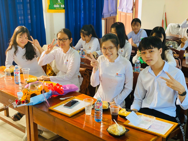 Nam sinh Quảng Nam viết gì trong bài thi Văn tốt nghiệp mà được chấm trên cả 10 điểm? - Ảnh 3. Nam sinh Quảng Nam viết gì trong bài thi Văn tốt nghiệp mà được chấm trên cả 10 điểm? - Ảnh 3.