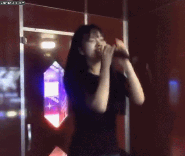 Ra ngoài hát karaoke 1 mình giữa đêm, nữ streamer xinh đẹp hoảng sợ khi bị trai lạ vào phòng, đề nghị song ca khiếm nhã - Ảnh 3.