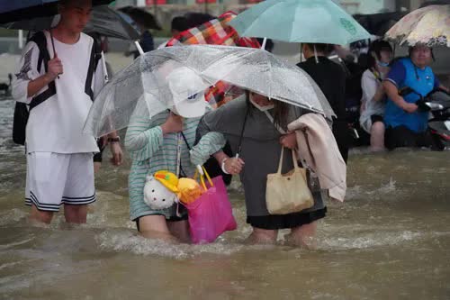 Thiên tai hoành hành từ châu Á đến châu Mỹ - Ảnh 1.