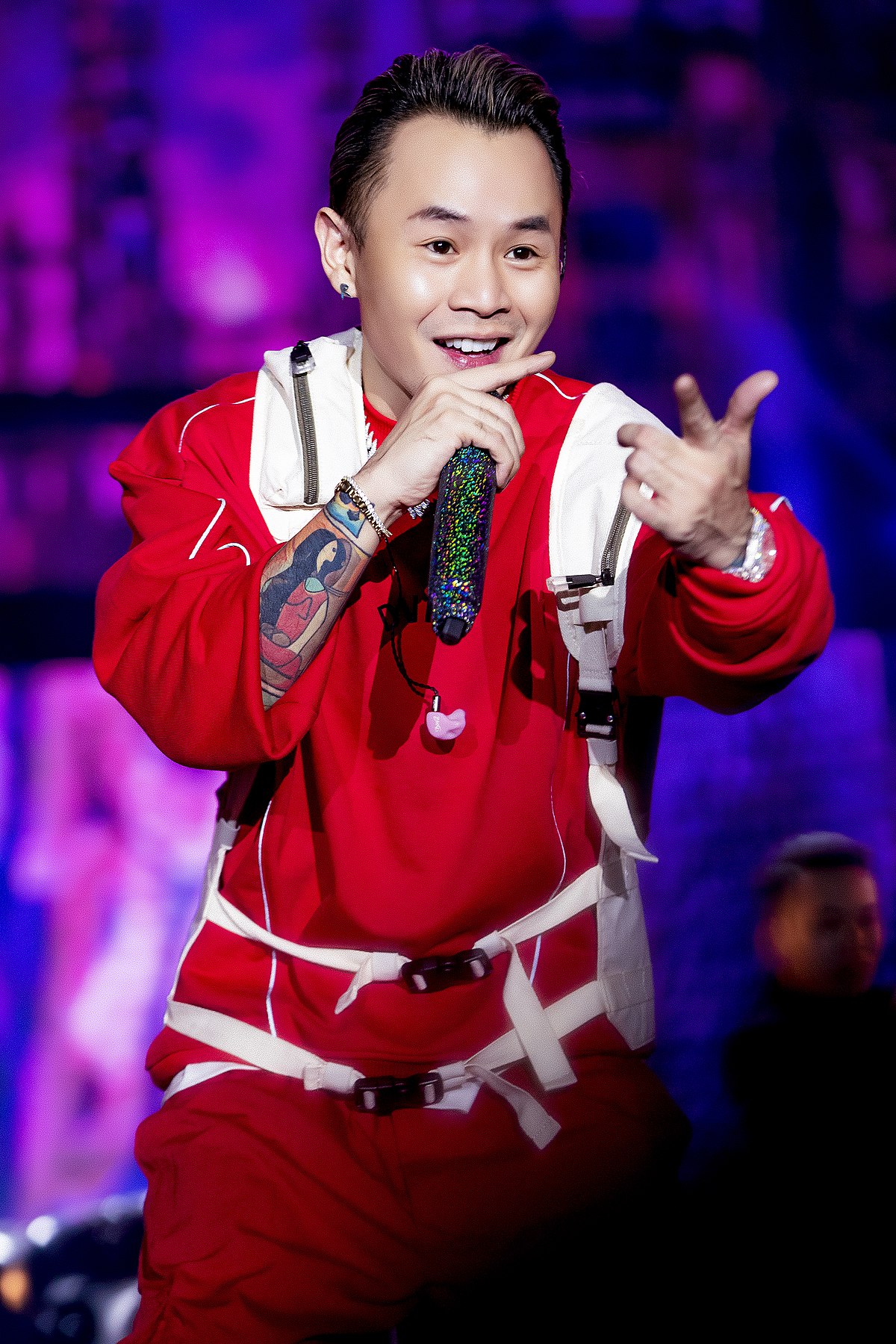 Câu hỏi lớn nhất lúc này: Ai là rapper số 1 Việt Nam? - Ảnh 13. Câu hỏi lớn nhất lúc này: Ai là rapper số 1 Việt Nam? - Ảnh 13.