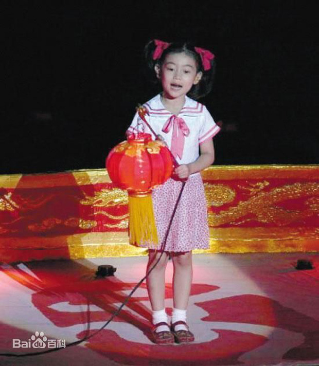 Thiên thần nhí góp mặt trong MV Olympic Bắc Kinh 2008: 5 tuổi rưỡi đã gây chấn động quốc tế, sau 13 năm giờ ra sao? - Ảnh 2.