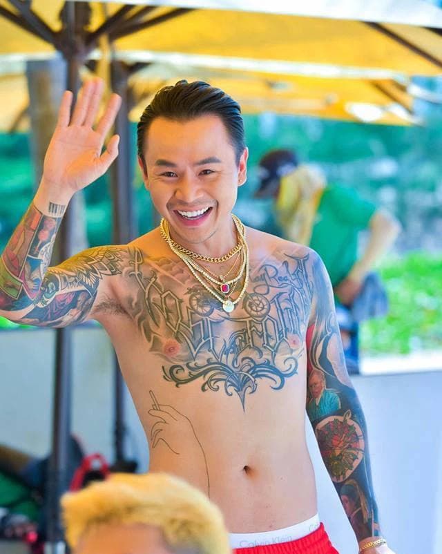 Rò rỉ thêm ảnh phòng the nghi vấn của Binz và dàn bồ cũ: Hình xăm từ tay đến vai, cả góc mặt đều trông rất quen? - Ảnh 6. Rò rỉ thêm ảnh phòng the nghi vấn của Binz và dàn bồ cũ: Hình xăm từ tay đến vai, cả góc mặt đều trông rất quen? - Ảnh 6.
