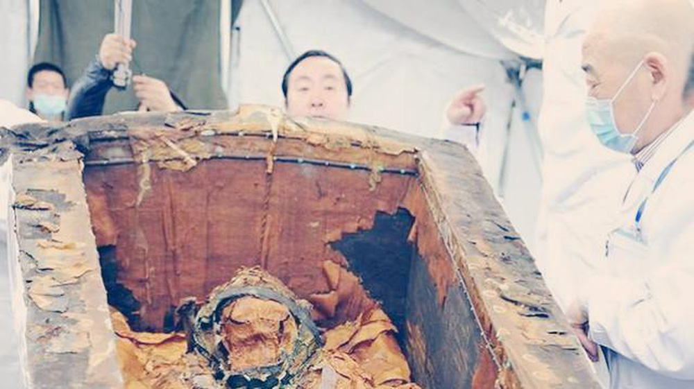  Bước v&agrave;o lăng mộ th&aacute;i gi&aacute;m L&yacute; Li&ecirc;n Anh, đội khảo cổ chết khiếp v&igrave; cảnh tượng &aacute;m ảnh b&ecirc;n trong quan t&agrave;i! - Ảnh 3.