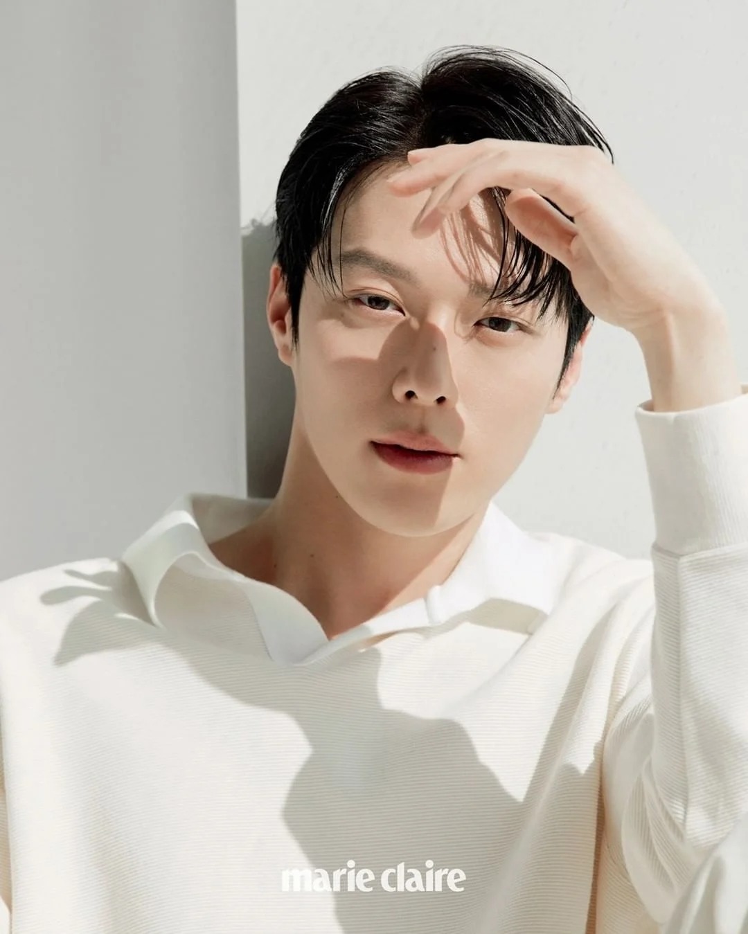 Emerging Male God Jang Ki Yong Has Announced His Enlistment Song Hye Kyo Has Exploded Social Media Because She Immediately Posted A Picture Of Him With Him